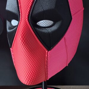 Deadpool masker op standaard